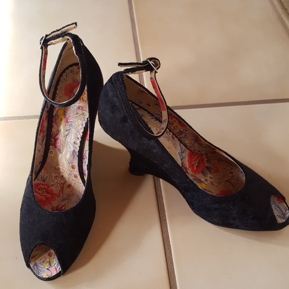 Di Cristalli peep toe wedges